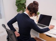 Cum să îți îmbunătățești postura și să eviți durerile de spate