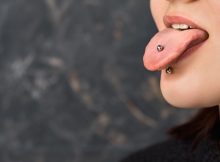 Piercing buric: tendințele și siguranța acestui accesoriu